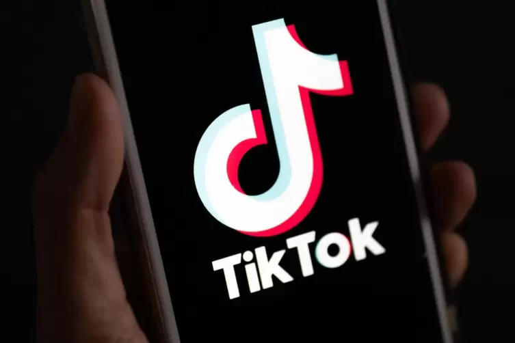 Vor allem viele junge Menschen bilden ihre Wirklichkeit über Soziale Medien wie TikTok – ein Problem. 