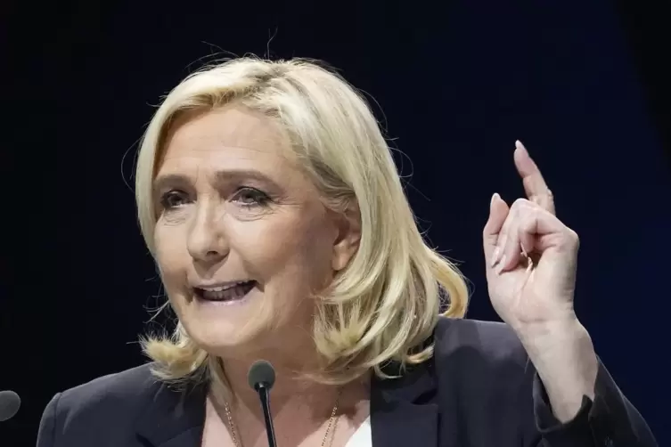 Marine Le Pen klagt gern andere an, jetzt sitzt sie selbst auf der Anklagebank. 