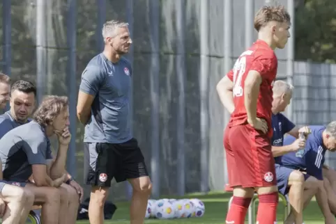 FCK-Trainer Alexander Bugera hat viel Freude an seinen Jungs.