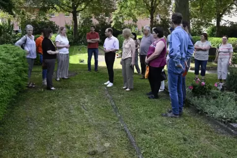 Bei einem Ortstermin im Sommer wurden Ideen zur Gestaltung des Vorort-Friedhofs gesammelt, die auch in die Planung der Urnengrab