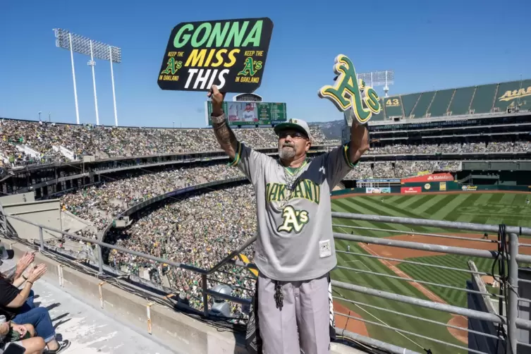 Ein Fan beim letzten Heimspiel der Oakland A's. In Trauer mischt sich Wut. 