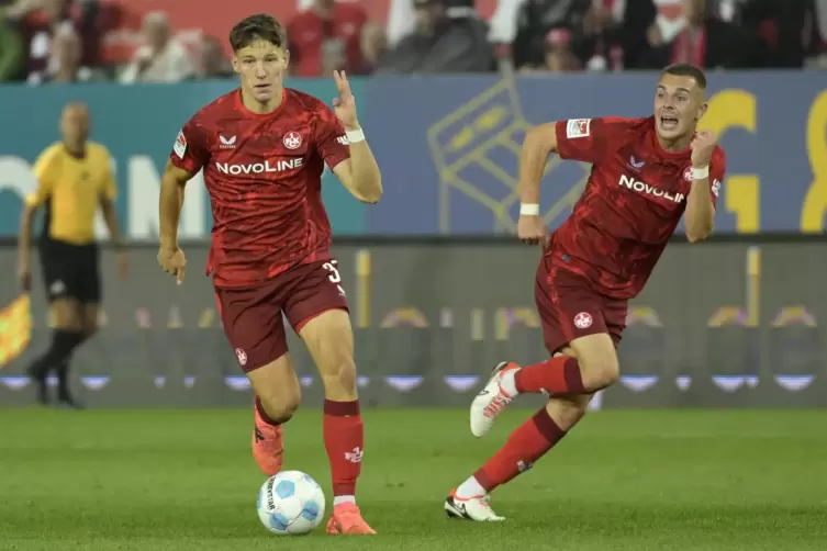 Beim Zweitligaspiel des FCK gegen den Hamburger SV war Leon Robinson auf dem Betzenberg im Einsatz (links; rechts: Filip Kaloc).