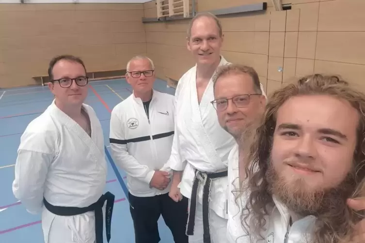 Sefie mit dem Bundestrainer (von links): Björn Freudenberg, Dojo-Leiter Hannes Gutzmer, DJKB-Bundestrainer Thomas Schulze, Sasch