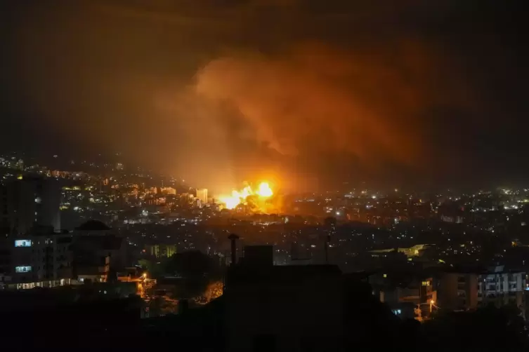 So sieht der Himmel über Beirut seit ein paar Nächten aus. 