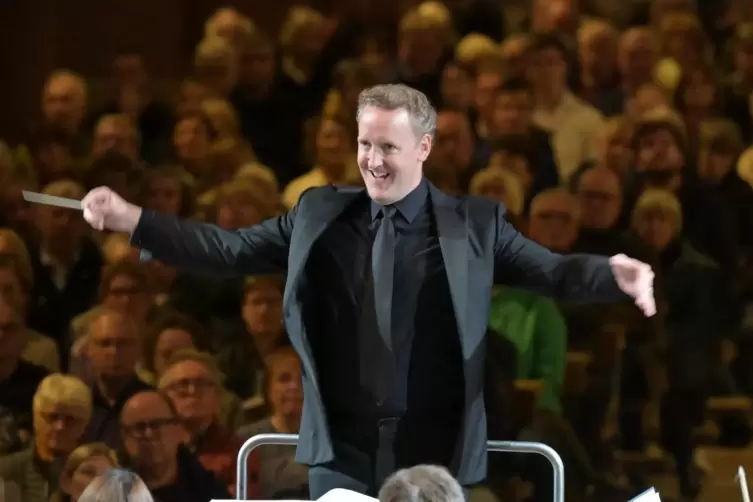 Michael Francis dirigiert Bruckner: hier im Speyerer Dom.