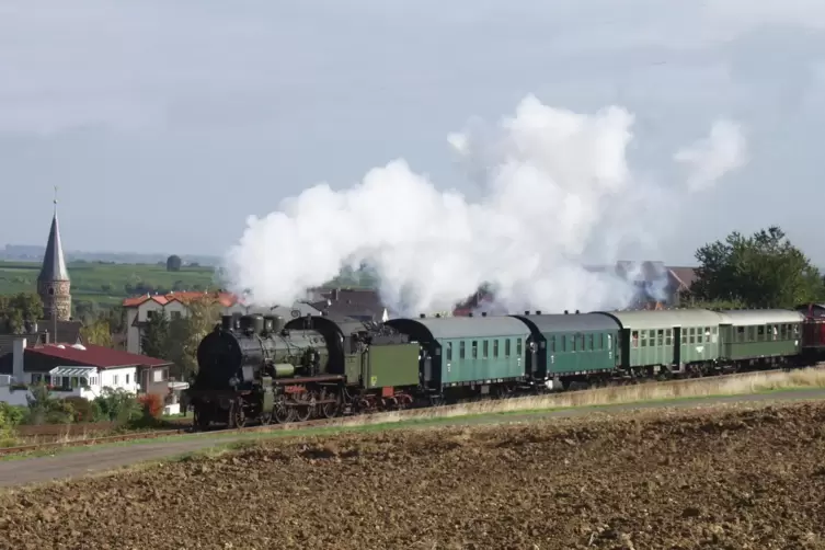 Als 2004 das Eistalbahn-Jubiläum gefeiert wurde, fanden die Dampfzugfahrten auch erst im Oktober statt. 