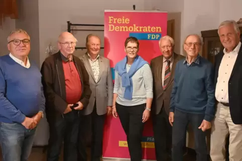 Sie halten der FDP im Kreis Bad Dürkheim seit Jahrzehnten die Treue (von links): der stellvertretende Kreisvorsitzende Manfred B