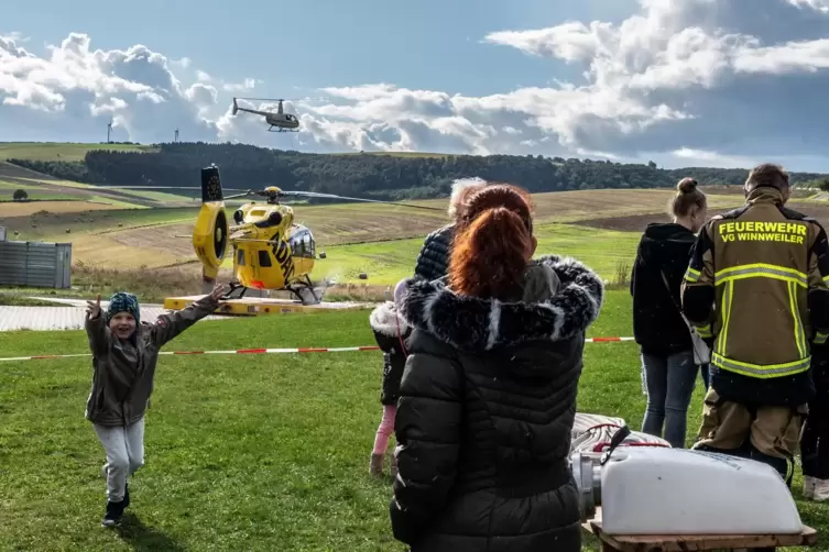 Besonders spannend wurde es, als zufälligerweise der Rettungshubschrauber Christoph 66 und der Rundflughubschrauber gleichzeitig