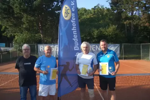 Die Besten in der Pfalz kommen vom TC Dudenhofen: Sportwart Ralf Himmelsbach und die Meister Peter Dieterle, Helmut Hauck, Thoma