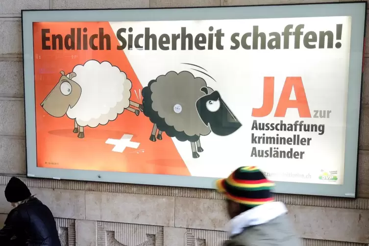 Vor einer Volksabstimmung wird in der Schweiz meistens Werbung gemacht.