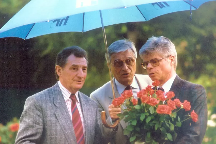 Jürgen Lambert mit Fritz Walter (links) im Rosengarten.