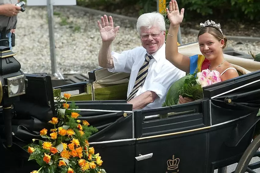 2003: Historischer Festumzug zum Stadtjubiläum in Hornbach : Jürgen Lambert mit Rosenkönigin Sarah I.