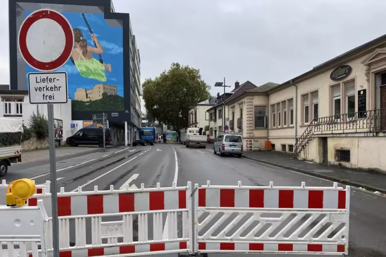 Absperrung an der Kreuzung Karl-Helfferich-Straße / Konrad-Adenauer-Straße. 