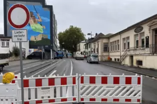 Absperrung an der Kreuzung Karl-Helfferich-Straße / Konrad-Adenauer-Straße.