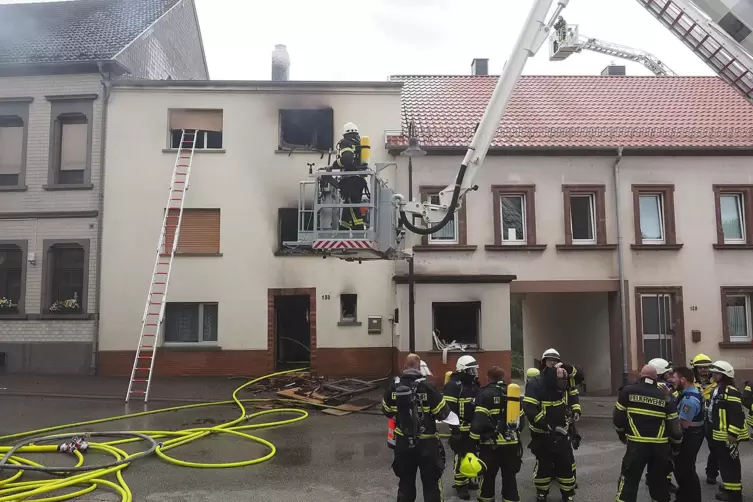 Beim zweiten Feuer ist das Mehrfamilienhaus in Contwig abgebrannt.