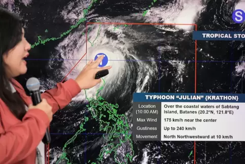 Taifun Julian über den Philippinen