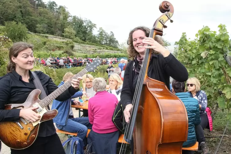 Gute Laune bei unterschiedlichen Jazzarten und Leckerbissen zu Deidesheimer Weinen: Jazzwanderung.