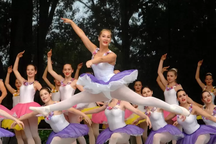 Hoch hinaus und spitzenmäßig: Klassisches Ballett, wie hier auf der Residenzfest-Matinee 2015, hat seinen festen Platz im Repert