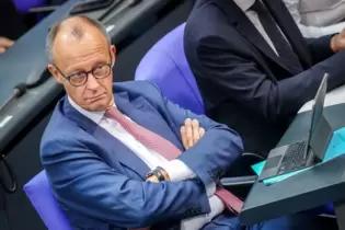 Dass CDU-Chef und Unionskanzlerkandidat Friedrich Merz nicht so gut bei Frauen ankommt, ist für den Mainzer Kabarettisten Lars R