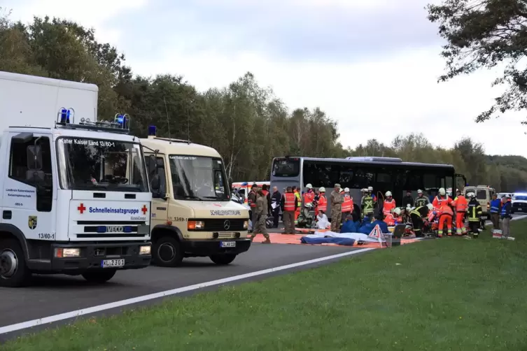 Feuerwehr, Katastrophenschutz, Polizei und US-Streitkräfte bei der Großübung im Einsatz. 