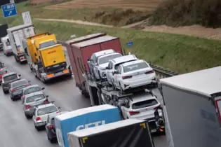 Bei Stau auf der Autobahn weichen viele auf die parallel verlaufende Kaiserstraße aus: Das belastet die Anwohner.