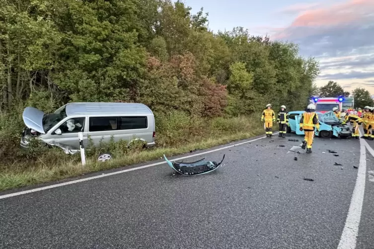 Trümmerfeld nach dem Unfall. 