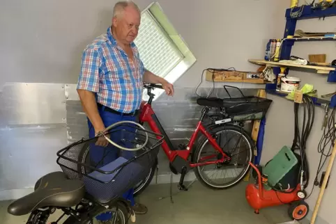 Karlheinz Puderer ist mit seinen E-Bikes unzufrieden, weil es immer wieder dieselben Probleme gibt. 