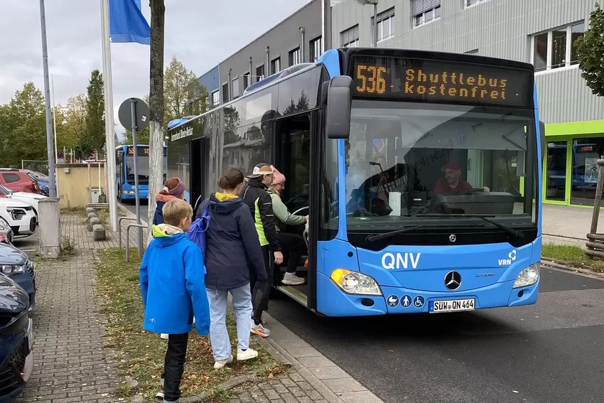 Per Shuttle-Bus ging es vom Neuen Messplatz in die Innenstadt.