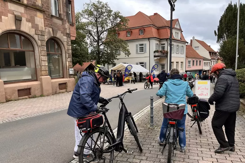 Vor allem am Nachmittag drängen sich die Radler durch die Eisenberger Hauptstraße.