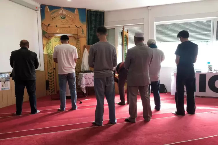 Nach dem Gebet in der Hicret Moschee gab es eine offene Fragerunde mit den Besuchern.