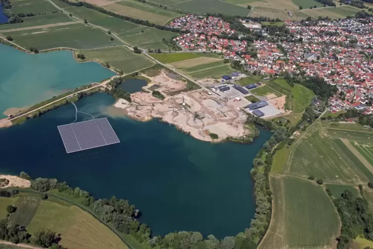 Der Baggersee der Firma Pfadt wird vielfältig genutzt. Leimersheimer gehen hier gerne auch schwimmen. 