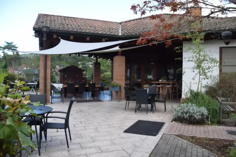 An Anfang des Dahner Kurparks liegt das Haus des Gastes mit Restaurant.