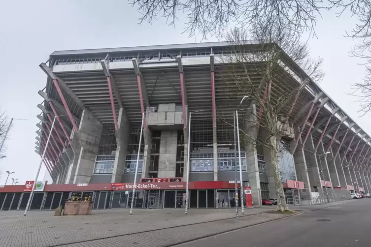 Die Beratungen des neuen Pacht- und Betreibervertrages für das Fritz-Walter-Stadion müssen warten. 