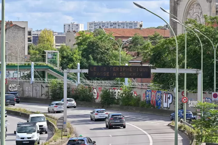 Auf der Pariser Ringautobahn gilt Tempo 50.