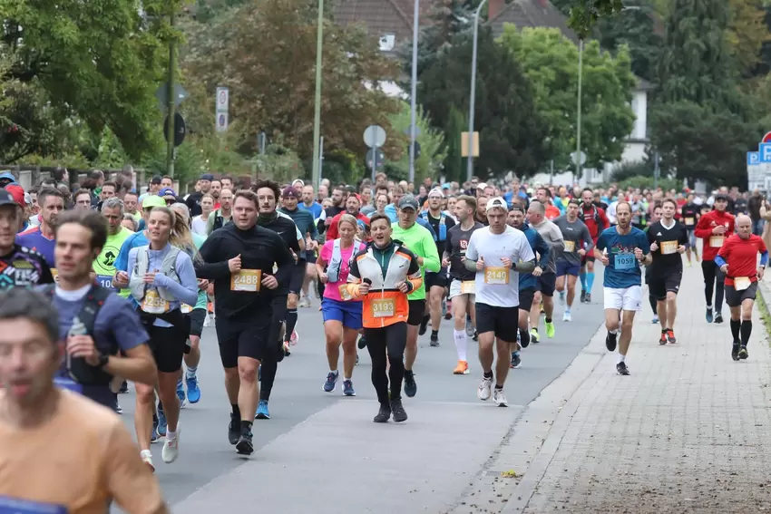 Die Läufer in der Hindenburgstraße.