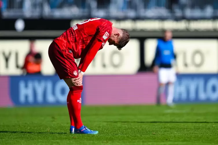 Ein Bild mit Symbolkraft: Jan Elvedi nach dem Abpfiff. 