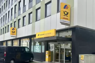 Nur die Postbank-Filiale in der Rummelstraße bleibt geöffnet.