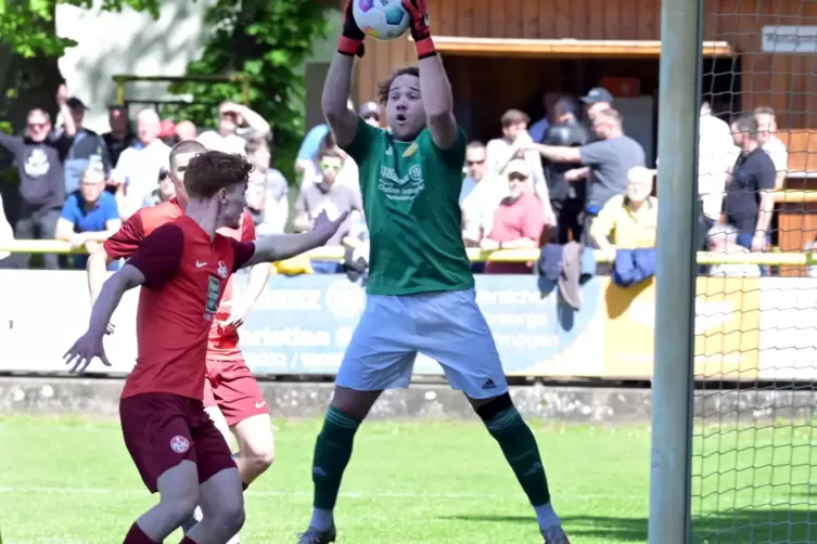 Zu viel gemeckert. Büchelbergs Torhüter Malcolm Little (hier in einem Spiel Dudenhofen gegen FCK II) muss in Knittelsheim ersetz