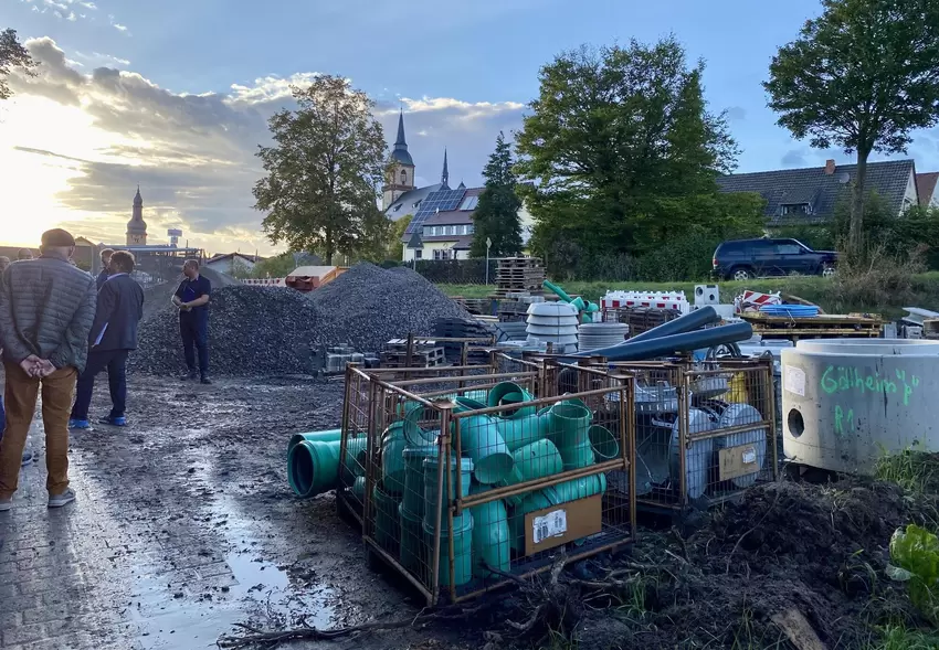 Auf diesem Gelände an der Mainzer Straße baut die Ortsgemeinde einen Schotterparkplatz. Besitzer von Immobilien ohne zusätzliche