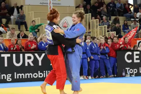 Trainingspartnerinnen: Bertille Murphy (rechts) besiegt Lubjana Piovesana.