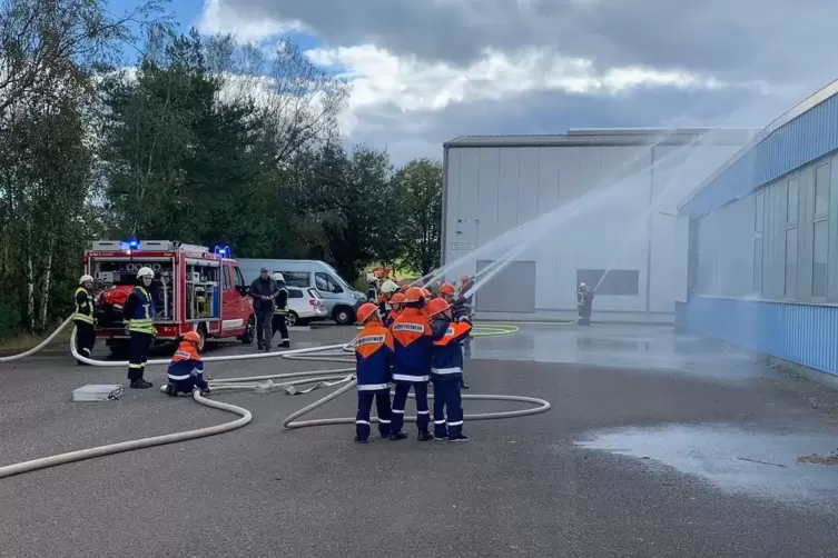 Die Jugendfeuerwehren der Verbandsgemeinde Rodalben haben den "Brand" im Griff. 