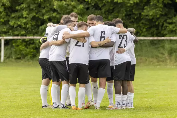 Endlich mal belohnt: Der TuS Rüssingen hat seinen ersten Punkt in dieser Verbandsliga-Saison geholt. 