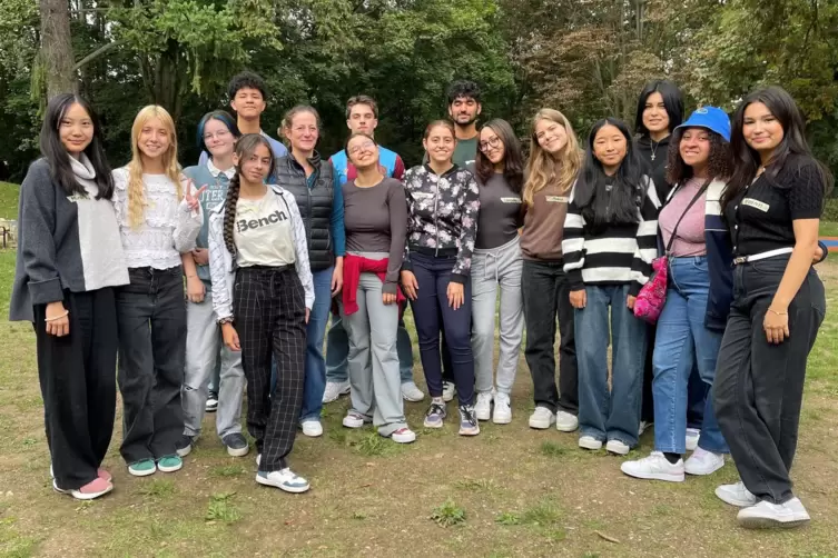 Xinwei Wang (Vierte von rechts) beim Treffen mit anderen Stipendiaten der START-Stiftung in Mainz im September. 