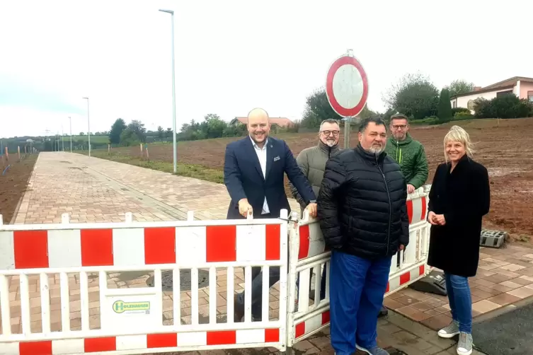 Fast drei Monate früher als geplant ist die Erschließung des Baugebiets „Am Sonnenberg“ beendet. Verbandsbürgermeister Felix Lei