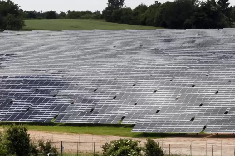 Die Grünen verteidigen die Freiflächen-Photovoltaikanlagen.