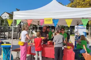 Eines der Stadtteilfeste: Kinderfest auf dem Platz der Stadt Ravenna in Süd.