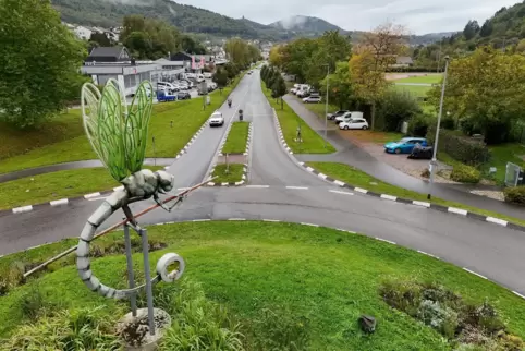 Der Kreisverkehr bei Annweiler-Ost ist ein viel befahrener Knotenpunkt am Eingang der Trifelsstadt. 