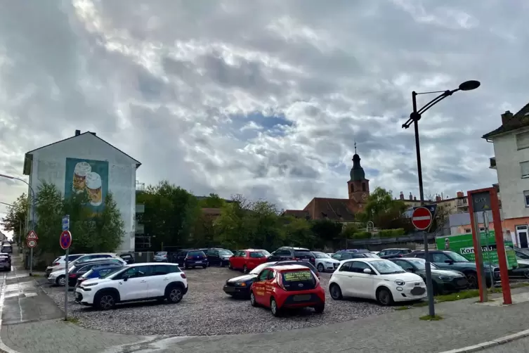 Das freie Grundstück an der Ecke Höfelsgasse/Dankelsbachstraße wird derzeit als Parkplatz genutzt. 