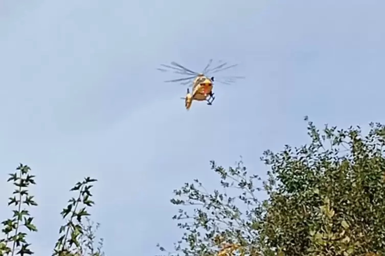 Der ADAC -Rettungshubschrauber bei einer Übung am Tadano-Werk Wallerscheid 