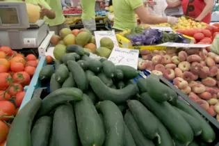 Einkauf auf dem Wochenmarkt: Grundlage für gesunde Gerichte.